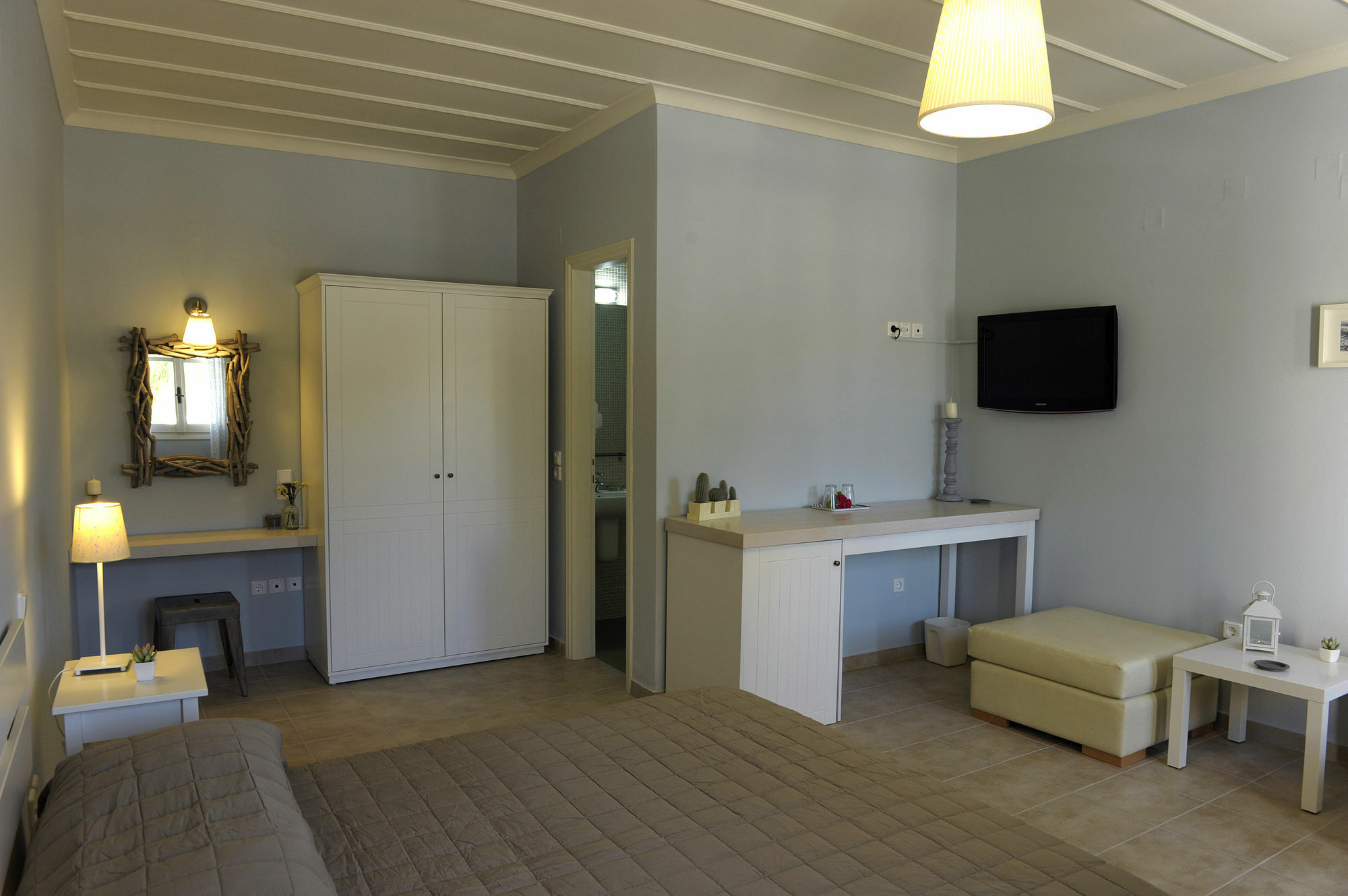 Almyris Hotel Adamantas Exterior photo