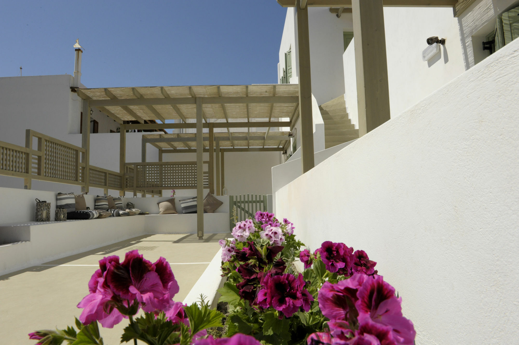 Almyris Hotel Adamantas Exterior photo